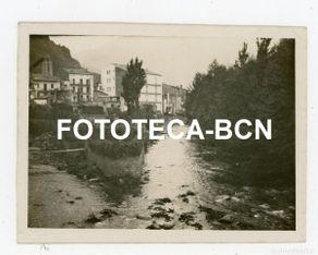 Fotografia antiga: FOTO ORIGINAL RIBES DE FRESER RIO VISTA DE LA IGLESIA CASAS DE LA POBLACION AÑOS 20/30